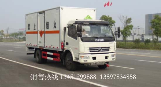 東風(fēng)多利卡易燃液體廂式運(yùn)輸車(chē)